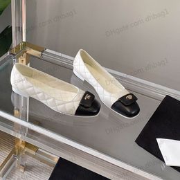 Chaussures habillées pour femmes Classic Clasf Calfskin chaussures plates Flip Flops Mule Slippers Texture matelassée avec des talons bas Slip-on Rond Round Round Cuir Outdoor Shoe