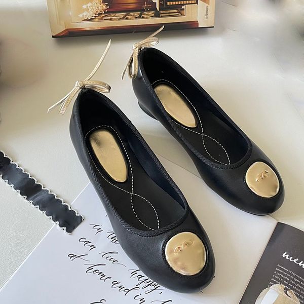 Chaussures habillées pour femmes Designer Slip on Mandis classiques Black Soft Ballet Shoedies Dames avec boucle dorée Chaussure décontractée pour les filles de fête Sandals Sandals Slippers Mules