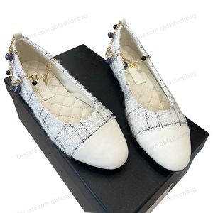 Zapatos de vestir para mujeres sandalias planas altura de tacón 2.5cm zapatos de cadena de piedras preciosas clásicas mocasines Balderinas Imitador de hardware Pearls zapatillas Moda de moda Mulas