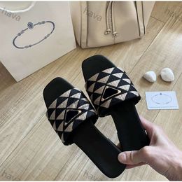 Tela bordada de bordado de mujer P zapatillas tobogán luxurys diseñador chanclas triángulo de zapato sliders masculino sumro sandale sandale falt talón zapatos de moda piscina