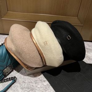 Femmes Célèbre Designer Bérets Chapeaux Haute Qualité Cachemire Tricot Chapeau Marque Lettre Flat Top Cap Hiver Lady Voyage En Plein Air Épais Garder Au Chaud Accessoires De Mode