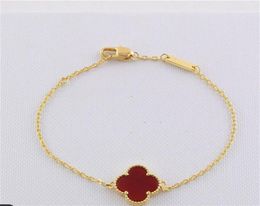 Bracelets de charme de charme de mode pour femmes Bracelet de trèfle à quatre feuilles 2019 Nouveau bracelet en argent doré de luxe2020 pour femmes3924746