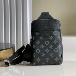 Embrayage de mode pour femmes authentique en cuir M30741 Sac de voyage Slingbag 7a Tapis de qualité Sacs de créateurs de la pochette Sac à main extérieur