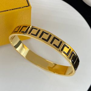 Bracelet de créateur de mode pour femmes pour dame marque F Bracelets en or Luxurys Designers Classic Simpie Style Pendentif Cadeaux Bijoux 2306051BF
