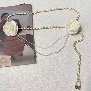 Diseñador de moda para mujer Cinturones de cadena de cintura Marcas de lujo Letras clásicas Flores Cadenas de cintura Metal de alta calidad Hebilla dorada Wai291K
