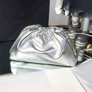 Luxurys Handbag Woven Designer Sac à bandoulière pour femme homme d'embrayage en cuir même mini pochette de nuage sac