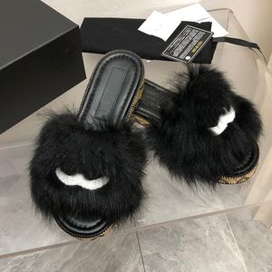 Womens Furry Slippers Platte Sandalen Pluche Comfortabele Peep-toe Sexy Luxe Designer Outdoor Schoenen Flip-flops Houten Platte Huis Carrefour Schoenen Maat 35-40