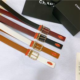 Ceinture en cuir véritable pour femme Boucle de luxe Ceinture de créateur Boucle ardillon dorée classique Convient aux dames Mode Ceinture en cuir de vachette de haute qualité assortie avec boîte