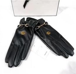 Gants pour femmes Designer en cuir Cinq doigts Gant Gants de mode pour hommes Écran tactile en peluche en peau de mouton Luxe Handschuhe Gant chaud d'hiver