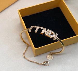 Womens Gold Bracelet Luxe Designer Chain Letter Bracelets Fashion Jewelry Diamond Men armbanden Lady Girl Wadding Party Gift D226682250