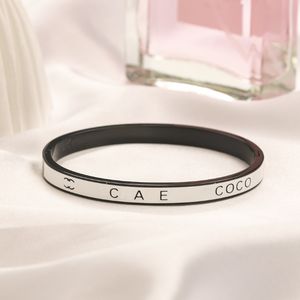 Dames goudstoordontwerper zwart merk unisex letter lederen vintage ontwerp sieraden geschenk roestvrijstalen armband