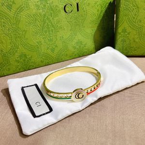 Brands célibataires en or pour femmes adorent monogramme concepteur cadeau bijoux bracelet couple Famille Famille en acier inoxydable Brangle avec boîte