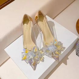 Femmes talons hauts mode cristal fleur Transparent PU peu profond Slipon sandales élégantes chaussures de mariage Banquet Sexy pompes 240301