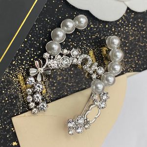 Dames hoge kwaliteit designer broche merk letter ontwerp broches vergulde inleg kristal sieraden charme pin trouwen bruiloft accessoire verjaardagscadeau zeer goed