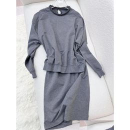 Sweats à capuche pour femmes Sweatshirts à la mode Col rond Chaîne de perles Femmes Sweat-shirt décontracté / Dstring Jupe fendue Costume Drop Livraison Vêtements C Otjti