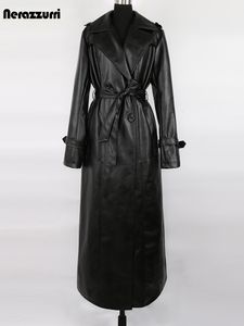 Dames jassen nerazzurri veer herfst lange waterdichte zwarte zachte pu lederen trench jas voor dames riem lengte luxe overjas 230224