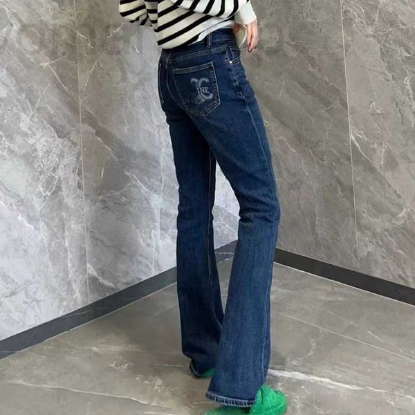 Designer de jeans pour femmes La version correcte du design imprimé de poche arrière CE avec micro haut-parleurs, taille haute, jean slim pour femmes