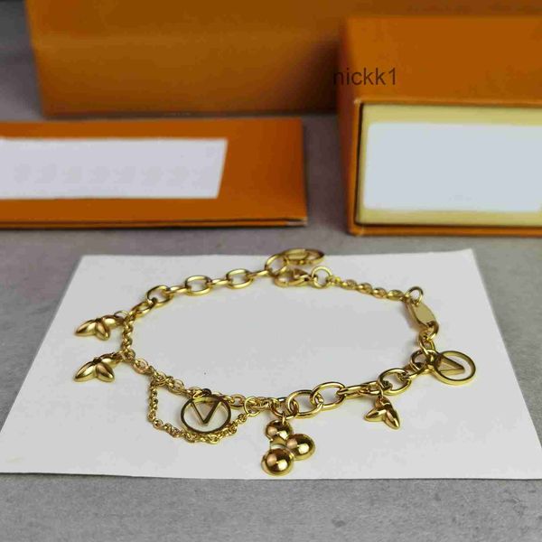 Femmes Bijoux Petite Fleur Bracelet Designer Bracelets Rose Lettre Cristal Plaqué Or Charme Luxe Mode Bijoux Femmes Cadeau avec Boîte 0QQY