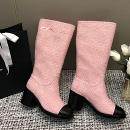 Dames Knielaarzen Designer Kalfsleer Dikke hakken 6 cm Tweed Instapper Ridder Motor Sneeuwlaarzen Voor buiten Klassiek Roze Zwart Gewatteerde textuur met jeans met stofzakken