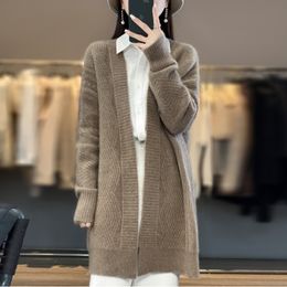 Femmes tricots t-shirts longueur moyenne Vneck pull pour femmes automne hiver version coréenne lâche et paresseux style épaissi tricot cardigan 100% laine 230828