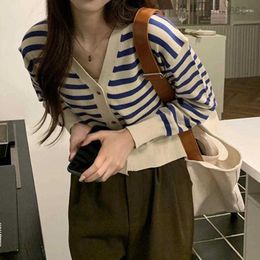 Les femmes tricotent des cardigans tricots à rayures pullles de chariot décontractées en V long Design harajuku quotidien se poitrine unique
