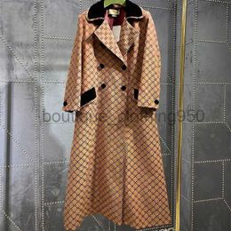 Mujeres Long Cloak Women Madury Coats Chaqueta de la chaqueta de moda Impresión de la capa larga Girls informales a prueba de viento 22fw ropa de invierno al por mayor s9f50