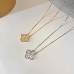 Womens Love Clover Designer Marque De Luxe Pendentif Colliers avec Brillant Cristal Diamant 4 Feuilles Or Argent Collier Ras Du Cou Bijoux Cadeau