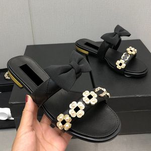 Zapatillas de tacón bajo para mujer Diseñador con Bowknot Strass Sandalias Textura acolchada Resbalón en diapositivas Faux Pearl Mulas Señoras Retro Negro Melocotón Rosa Mulas Zapato de playa al aire libre