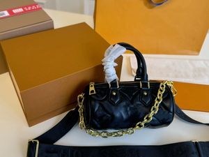 Dames luxe 24SS Designer Mini Pillow Bag Handtas Schouder Crossbody Make -up Purse Ultra Light Delicate en schattige 20 cm