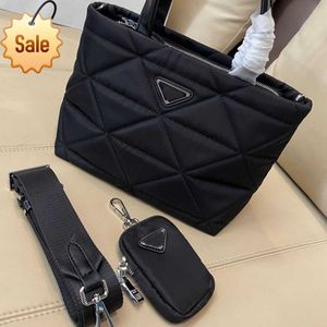 Bolso de marca de lujo para mujer Bolso de un solo hombro Nueva moda Ocio Tres en uno Embalaje multifuncional Bolso sesgado de nailon Fabricantes Ventas directas