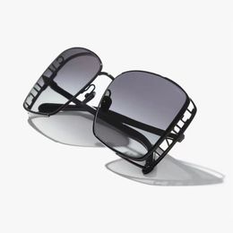 Mirador decorativo de la cadena de lujo de las mujeres Moda de alta calidad UV400 Gafas de sol resistentes diseñador de metal rectangular Color Cambio de color Sunvisor CH4581