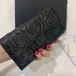 Diseñador de lujo para mujer Clásico Mini Flap Billetera Camelia Piel de cordero Bolsas largas Monedero Foto Titular de la tarjeta de crédito Oro SNAP Monedero negro 31506 19X10CM