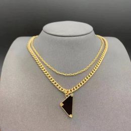 Womens Luxe Designer Ketting Heren Gouden Ketting Street Fashion Sieraden Zwart Wit Driehoek P Hanger Ketting Stijlvolle Party Hip Hop Punk