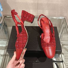 Zapatos de vestir de lujo para mujer Sandalias de tacón alto gruesas Sandalia de 6,5 cm Cuero genuino Costura de tela de tweed Cabeza redonda A cuadros Sandalia con talón descubierto rojo