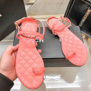 Sandales de luxe pour femmes, sandales à chaîne plate, tongs en cuir gaufré, chaussures de plage à carreaux rose clair, filles décontractées pour filles, cadeaux