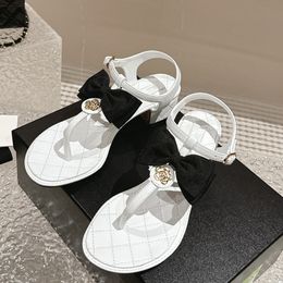 Sandales de luxe pour femmes, talon plat épais, tongs, sandales avec nœud à fleurs en métal, sandales à boucle en métal, chaussures de voyage, de vacances, de plage en plein air, cadeaux pour filles