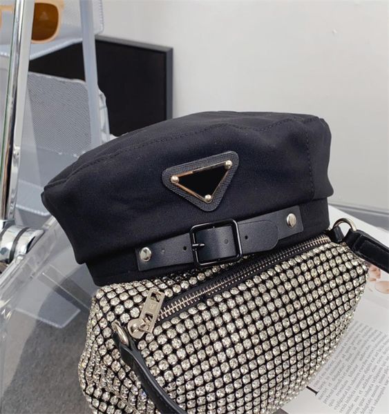 Boucle de courroie en cuir Luxurys pour femmes béret Bell Cap de cloche Chapeaux de marque de haute qualité Caps de voyage en plein air Hat de mode Base3621855