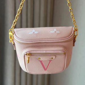 Femmes M82208 Sacs de poitrine de caméra Luxury Tote Clutch Crossbody Bodor Belt Sac Mens M82335 Mini Bumbag City Fanny Pack Bag Designer Gym Gym Vérine en cuir Sac à main