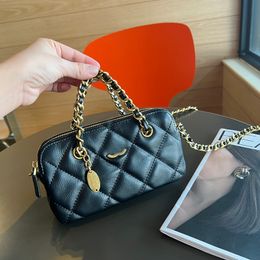 Bolso de maquillaje para mujer Bolso de hombro de cuero de diseñador 20 cm Cuero de vaca Diamante Hebilla de hardware dorado Bolso bandolera con colgante de lujo Bolsos para teléfono móvil con doble compartimento