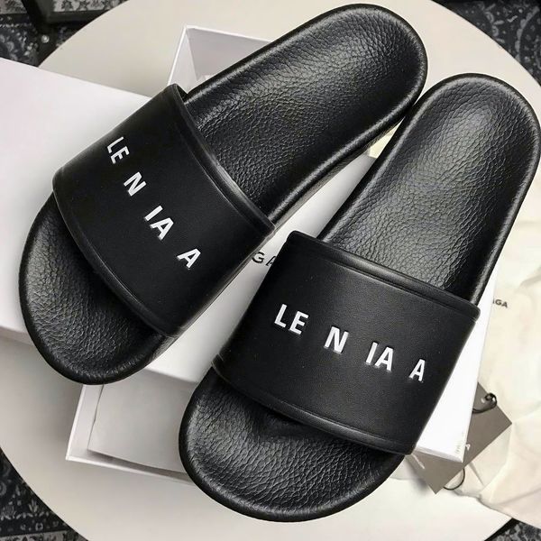 Hommes pantoufle BB Pool Slide sandale chaussure décontractée talon plat Sliders Summer Black White Designer chaussures caoutchouc Sole Mule Beach Fashion Loafer Femmes Luxury Sandale Dhgate