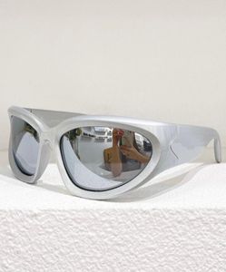 Les hommes pour femmes arborent des lunettes de soleil ovales Swift BB0157S B Home Silver Frame Mirror Lens UV4007303550