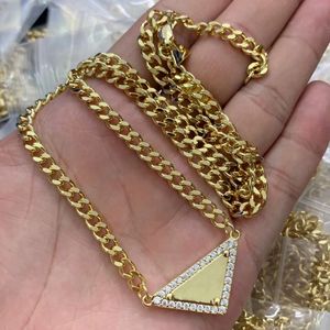 Womens Mens choker ketting driehoek vorm vrouwen sieraden Luxe Designer gouden Ketting Mode Zwart Wit Hanger Design Party Zilver Hip Hop Punk accessoires