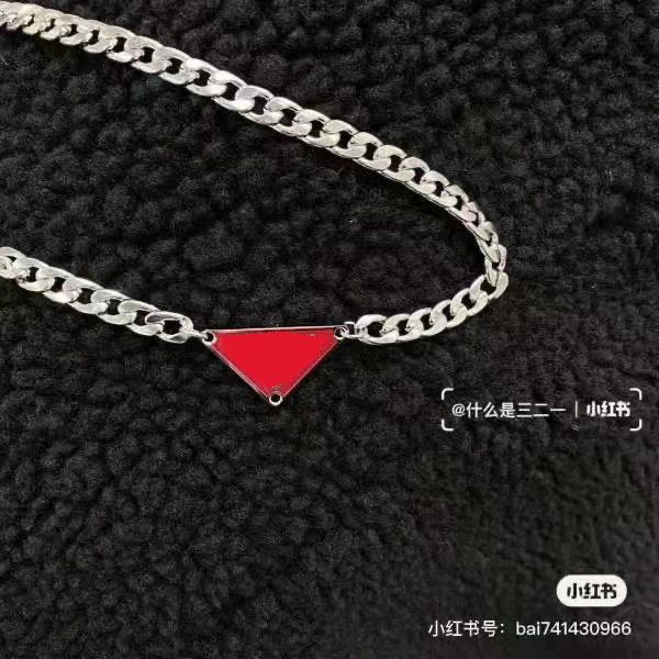 Femmes Hommes Designer de luxe Collier Pondora Chaîne Bijoux de mode Noir Blanc P Triangle Pendentif Design Party Argent Hip Hop Punk Hommes Colliers Noms Déclaration