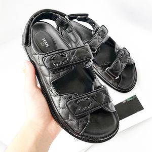 Dames heren sandalen Zomer strand zwart wit Designer dia Platte bodem Sandaal Mode dame cadeau Luxe slipper Comfortabele slider Open teen hiel kaviaar lederen schoen