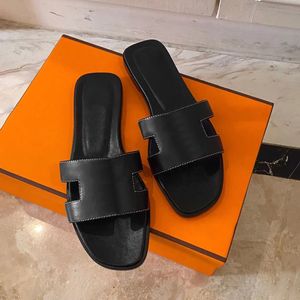 Femmes Hommes Slipper Summer Beach Slide Luxe Designer Sandal Mode Sliders Plats Cuir Nouveaux Chaussures Casual Taille 35-46 Avec boîte Noir Blanc Piscine Mens Mule Cadeau Sandale