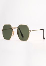 Dames heren zonnebrillen mode achthoekige zonnebril platte metalen zonnebril UV -bescherminglenzen met lederen kas en QR -code9246602