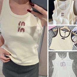Bénéficez de nabiteux Mui Mui Mui Lettre designer Camis Knit Vest Pullaires T-shirts Youth Girls Spring Summer Rhingestone Sans manches