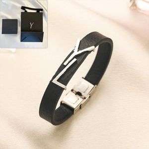 Femme Nouvelle boutique Romantic Love Gift Accessories Bracelet en cuir de style classique avec des filles bijoux chauds