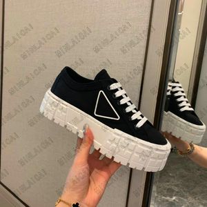 Femmes Nylon Coupe Basse Derbies Sneaker Paille Semelle Extérieure En Cuir Plastique Injection Baskets Entraîneur Coureur À Lacets Hauteur Augmentant Chaussures