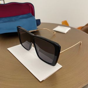 Lunettes de soleil rectangulaires surdimensionnées pour femmes avec branches luxueuses en trois dimensions et lentilles en résine de haute qualité disponibles en plusieurs couleurs, étui de protection GG0434S